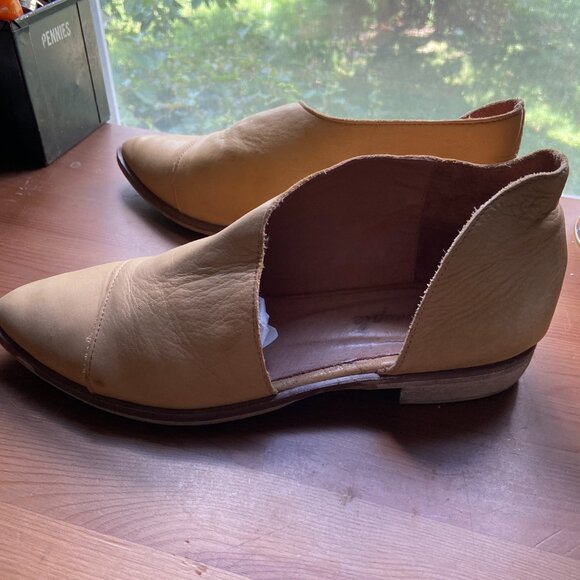 Free People Women's Fawn Colored Leather Royale Flat Cutout Booties 39 Buttery - Picture 3 of 8